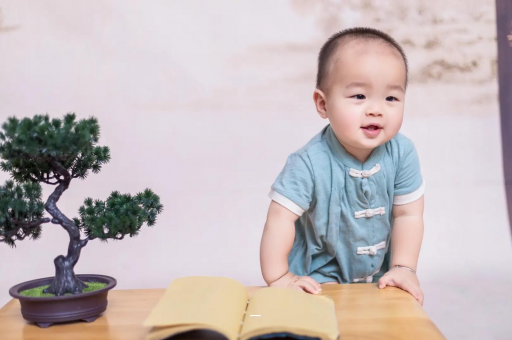 博尔塔拉蒙古六个月宝宝摇头正常吗